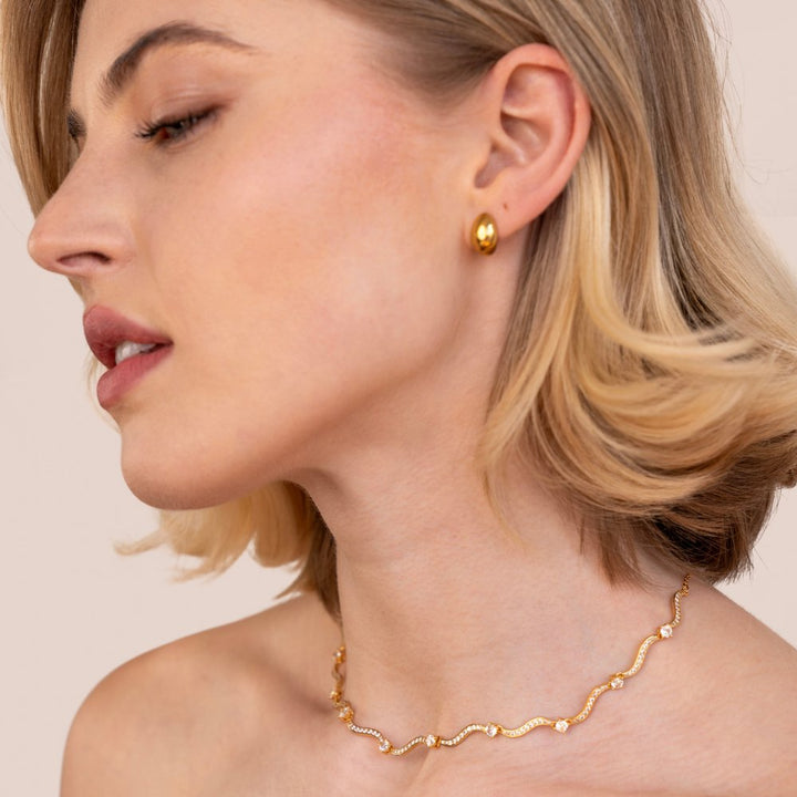 Jitka – Collar Dorado de Diseño Geométrico
