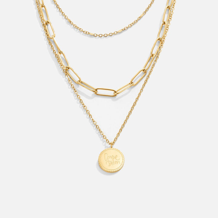 Karolína – Collar de múltiples niveles con colgante circular