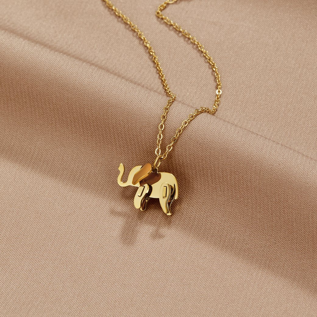 Gisela – Collier doré avec pendentif rond et structure