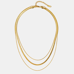 Collar dorado con elegante piedra - Raúl & Sara Madrid