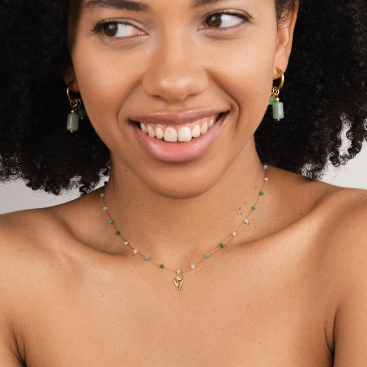Loreta – Collana dorata con elementi strutturati