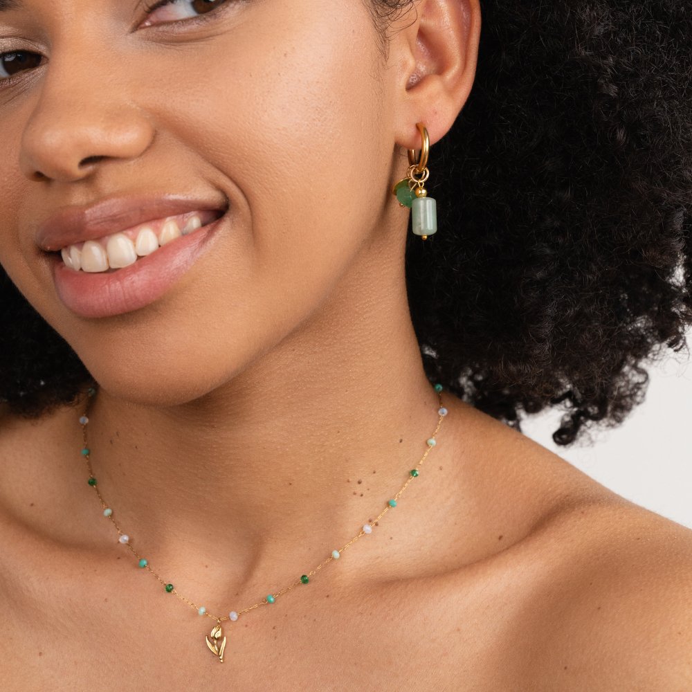 Loreta – Collana dorata con elementi strutturati