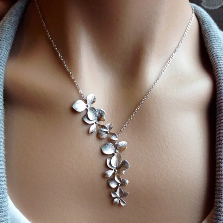 Stefanie - Collar dorado con elegante diseño circular