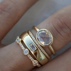 Anillo Retro de Oro con Circonitas - Raúl & Sara Madrid