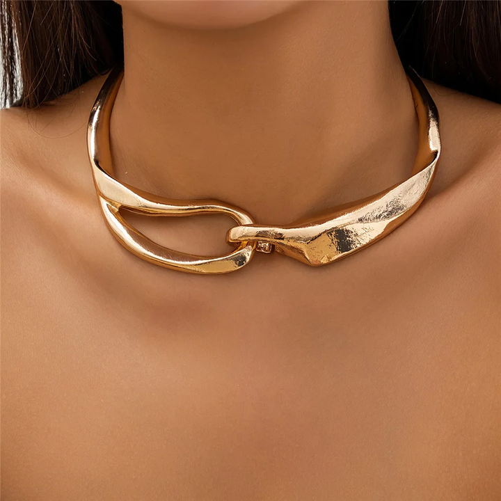 Frieda - Stylish Collar
