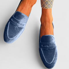 Zapatos Mocasines de Terciopelo Azul con Detalles de Patchwork y Punta Redonda - Raúl & Sara Madrid