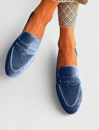 Zapatos Mocasines de Terciopelo Azul con Detalles de Patchwork y Punta Redonda - Raúl & Sara Madrid