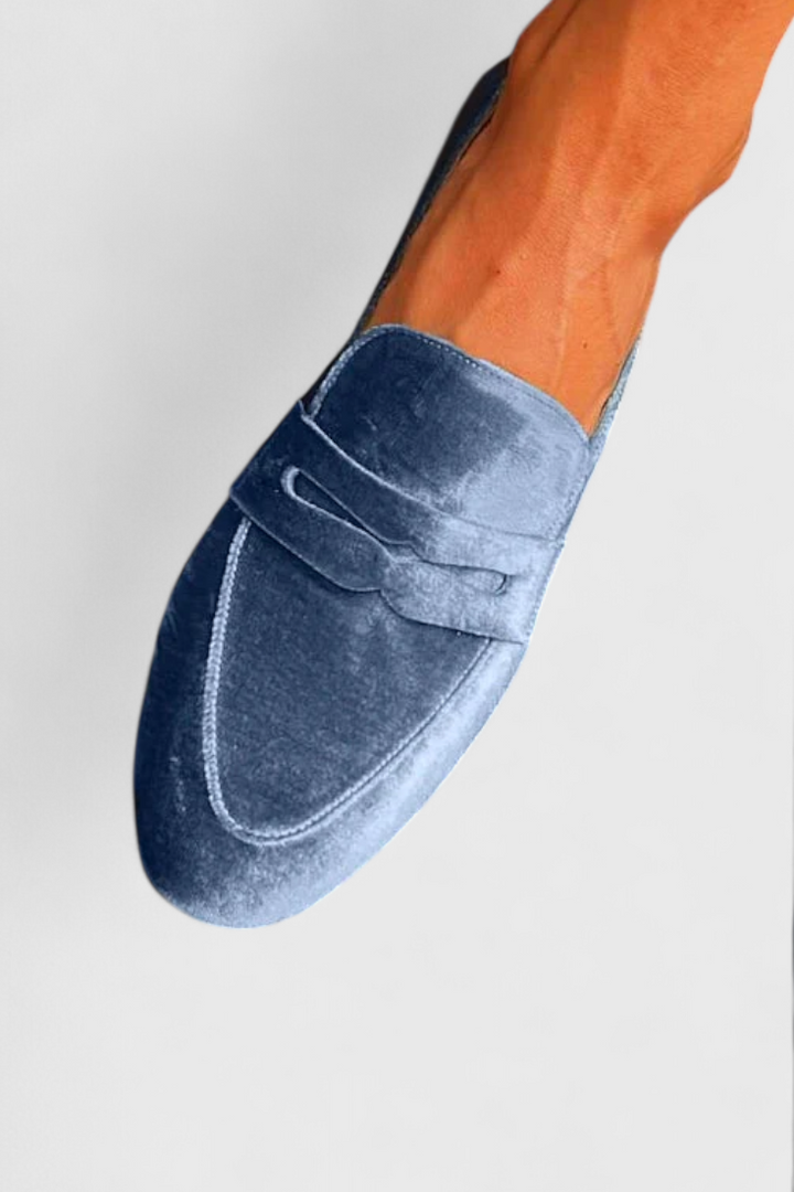 Zapatos Mocasines de Terciopelo Azul con Detalles de Patchwork y Punta Redonda