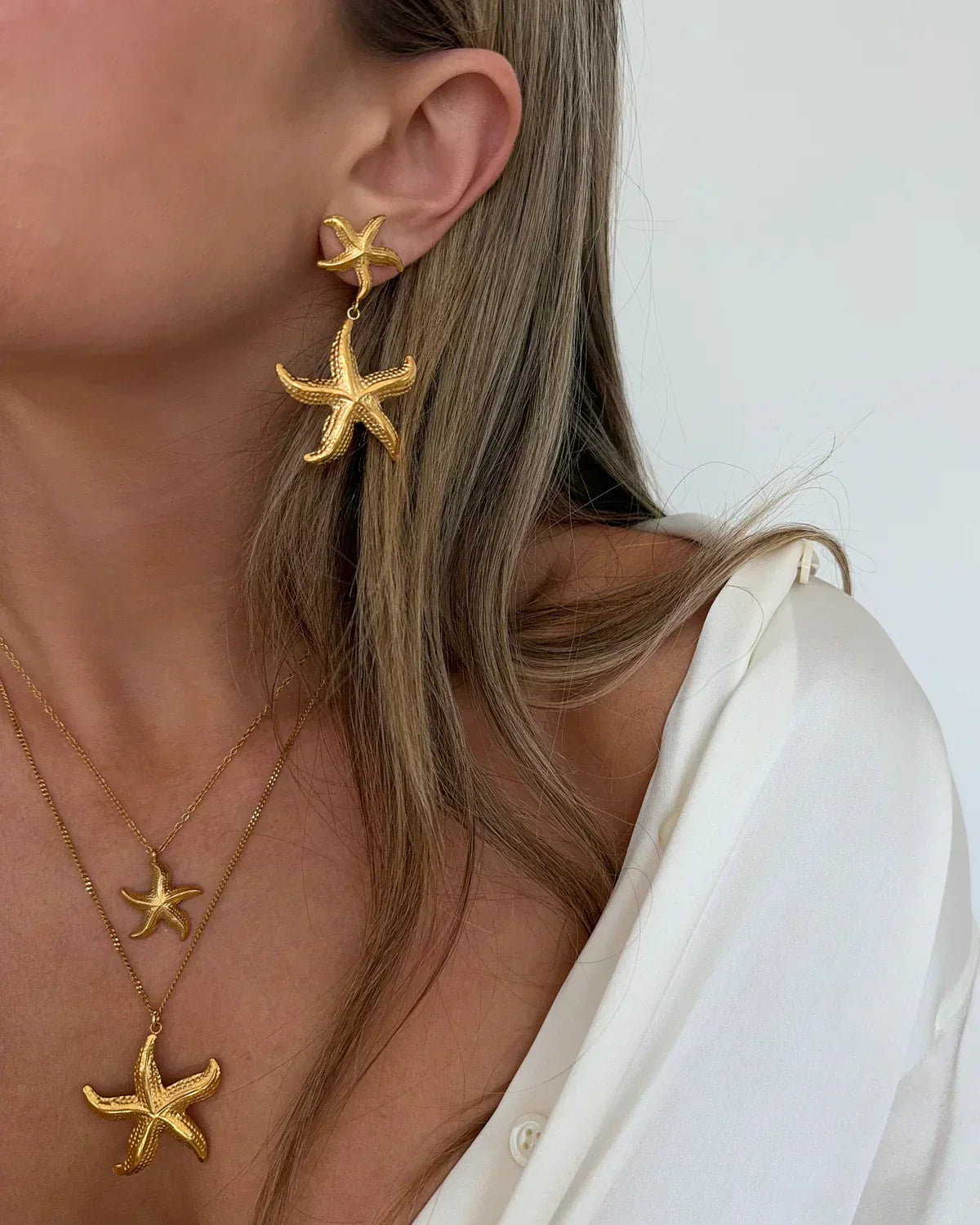 Collar dorado con colgante en forma de estrella - Raúl & Sara Madrid