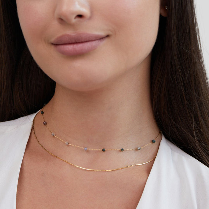 Katharina – Collana dorata con pendente a forma rettangolare