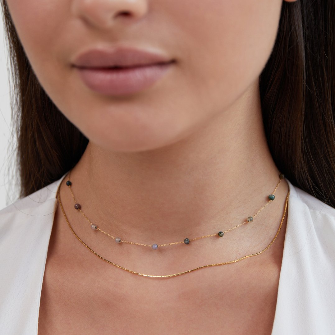 Katharina – Collana dorata con pendente a forma rettangolare