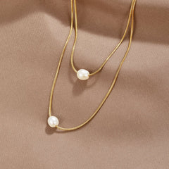Doble capa de collar dorado con piedra oscura - Raúl & Sara Madrid