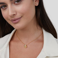 Collar dorado en forma de corazón - Raúl & Sara Madrid