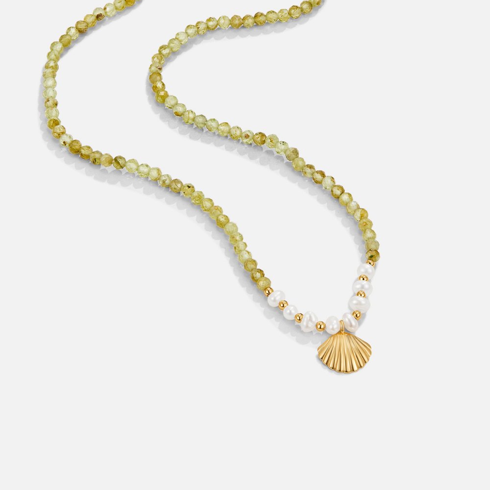 Collar dorado con elegantes eslabones - Raúl & Sara Madrid
