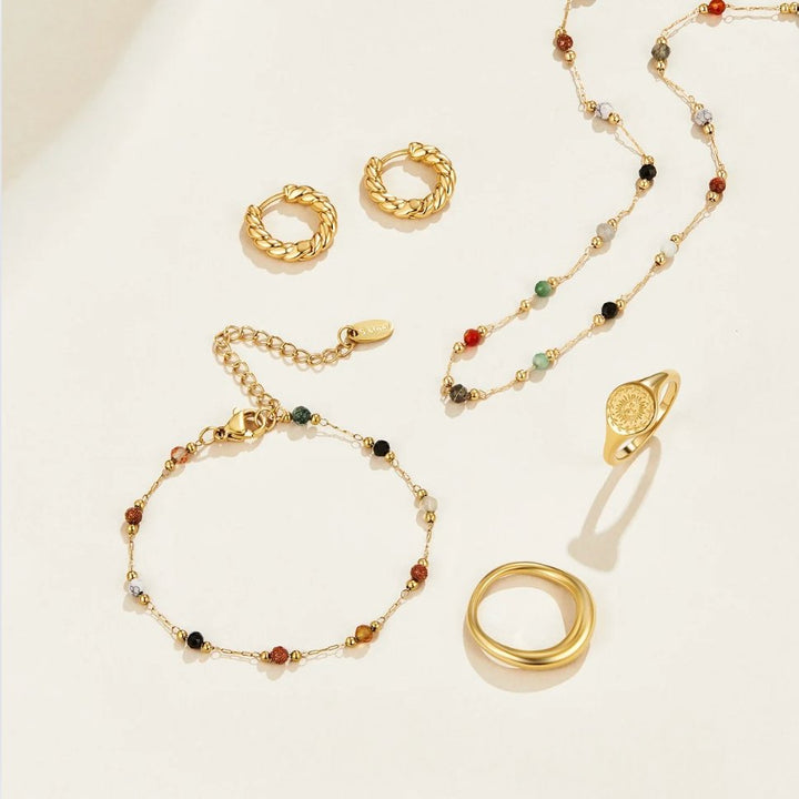 Gertruda – Collar dorado con acentos vibrantes