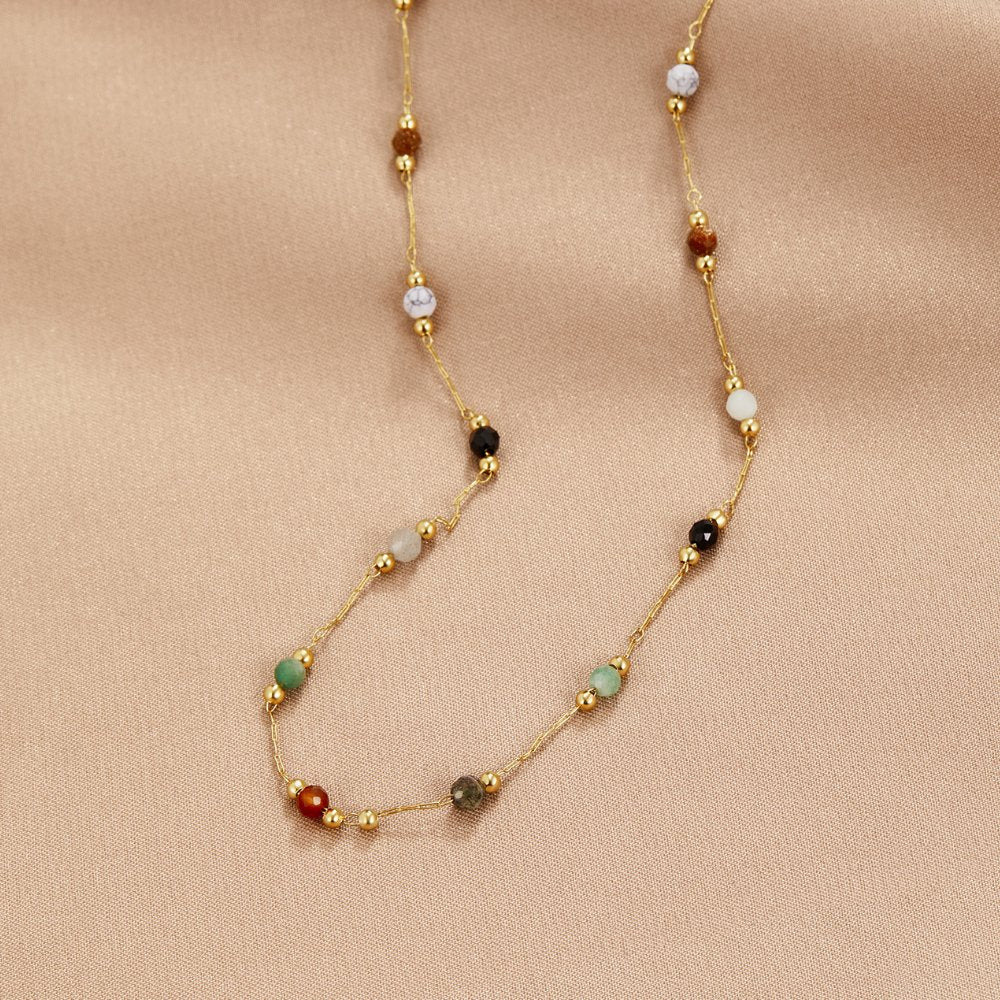 Gertruda – Collar dorado con acentos vibrantes