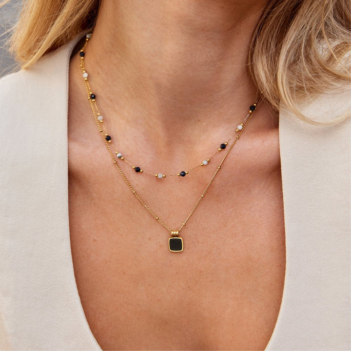 Johana – Collar de oro delicado con perlas multicolores.