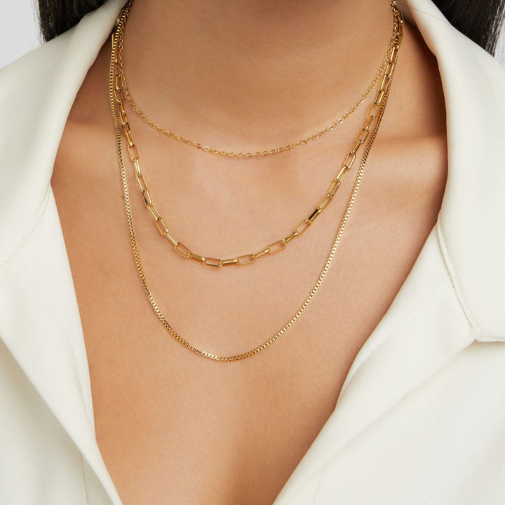 Amélie – Doble collar dorado con diseño estructurado