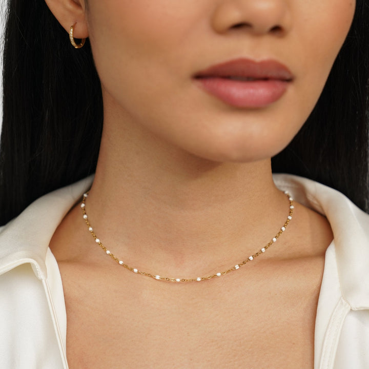 Sabina – Collar de oro de alta calidad con delicadas mini perlas.