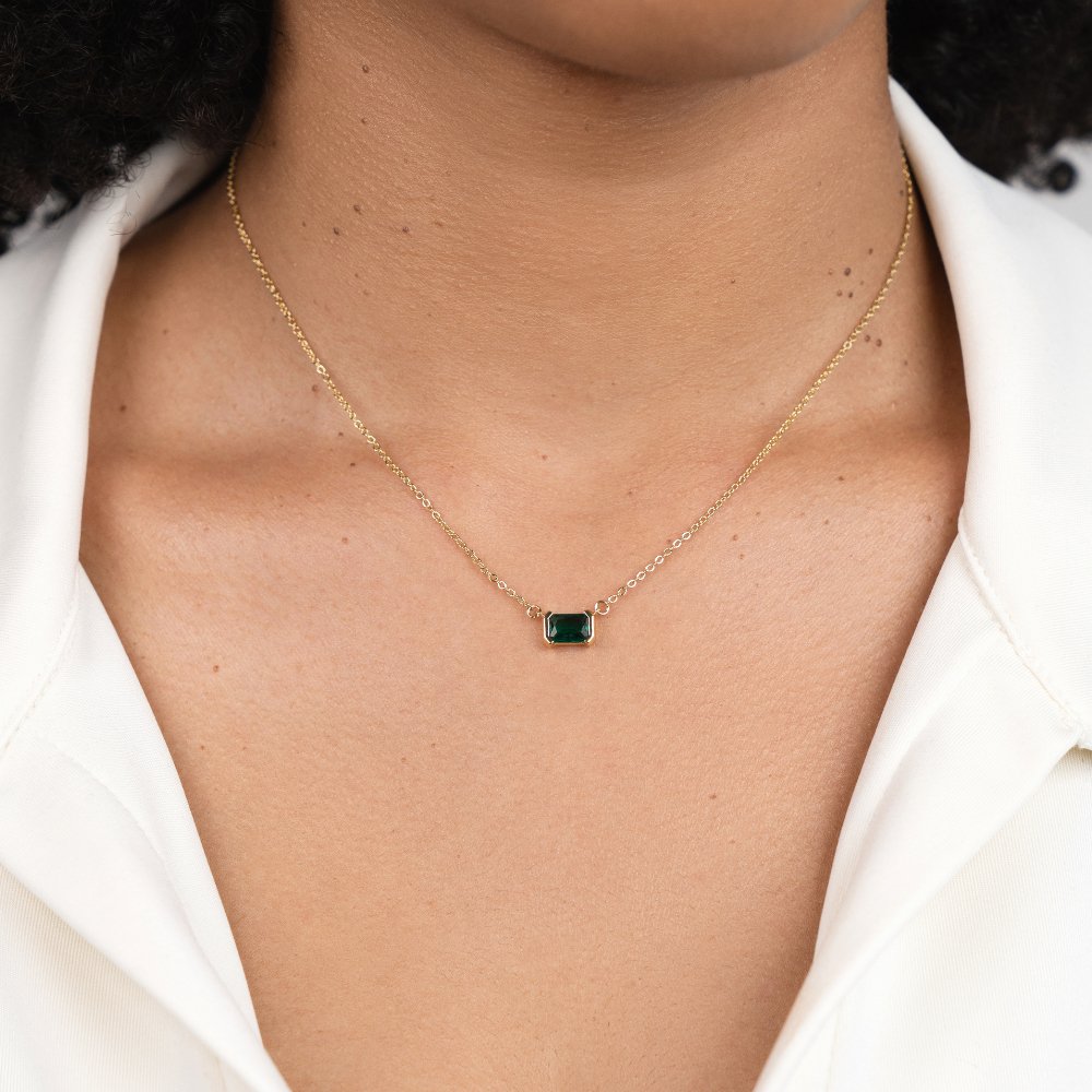 Loretta – Collar con gema de esmeralda.