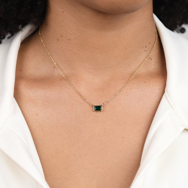 Loretta – Collar con gema de esmeralda.