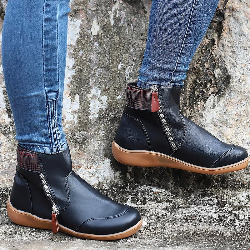Botines planos con cremallera