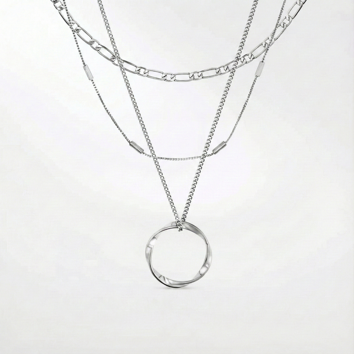 Collar de tres hilos con diseño abierto - Raúl & Sara Madrid