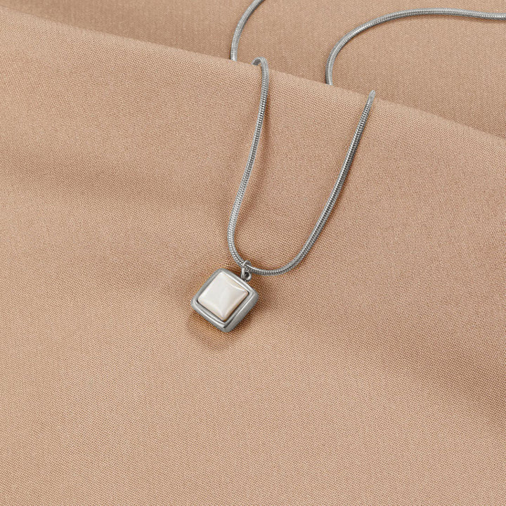 Silvie – Collana dorata con piccole placchette