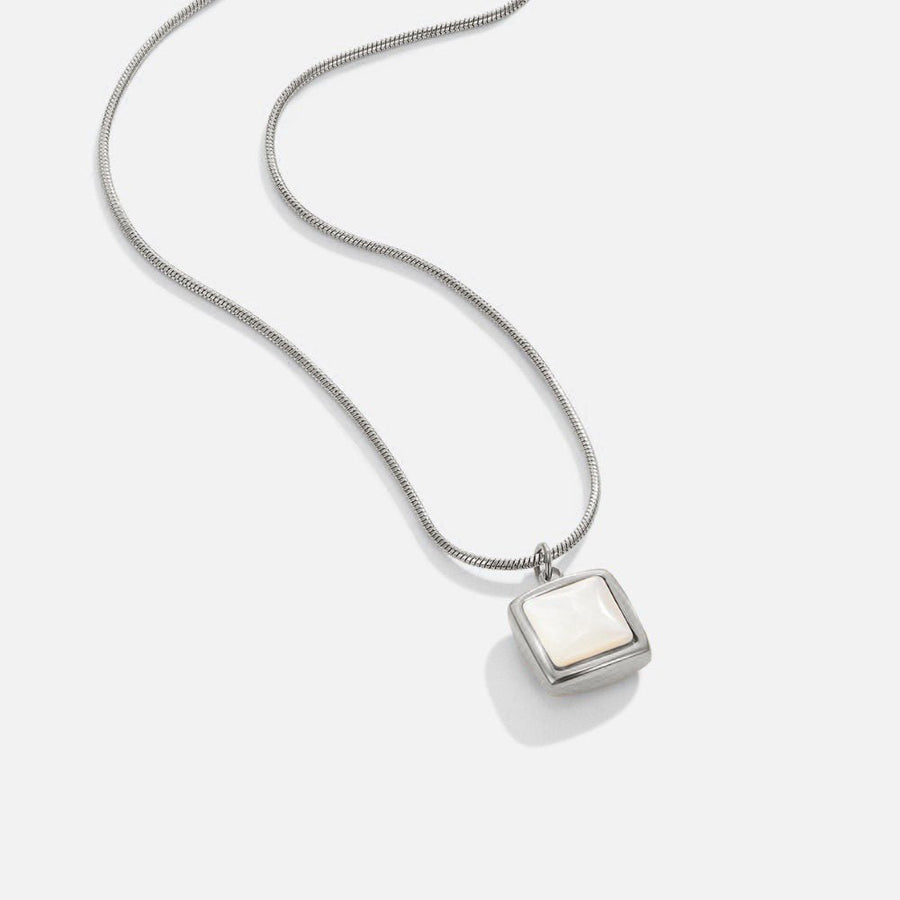 Collar dorado con pequeñas placas - Raúl & Sara Madrid