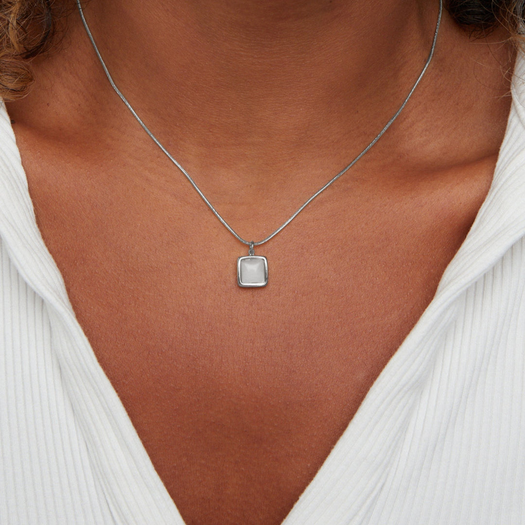 Silvie – Collana dorata con piccole placchette