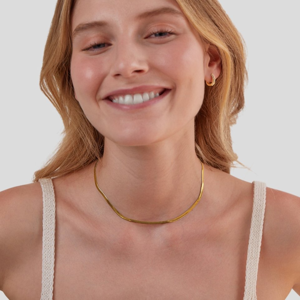Elisa-Marie – Collar de oro con un diseño delicadamente curvado.