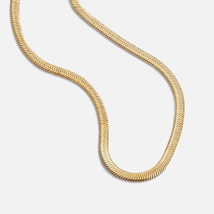Elisa-Marie – Collana dorata con elegante curvatura