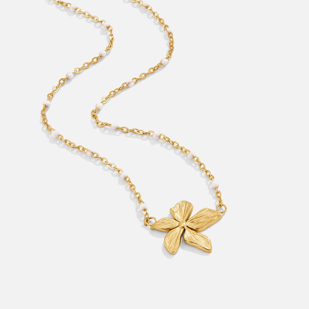 Felicia – Collar dorado con colgante en forma ovalada