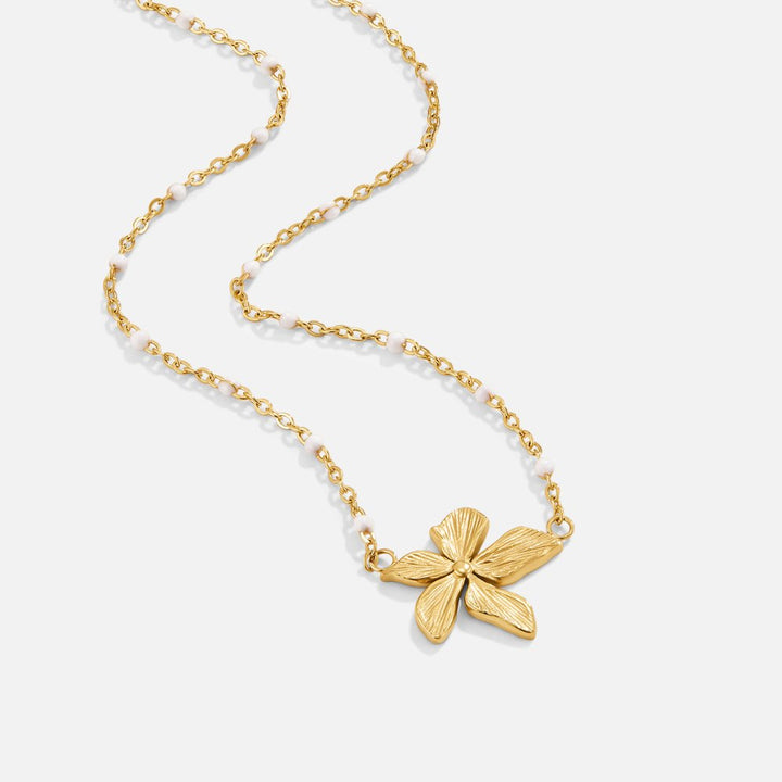 Felicia – Collar dorado con colgante en forma ovalada