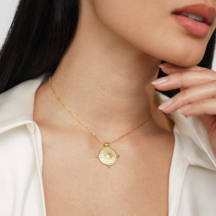 Anna – Collana Geometrica Dorata con Struttura