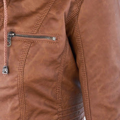 Chaqueta motera con capucha