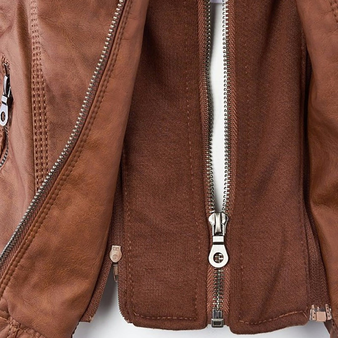 Chaqueta motera con capucha