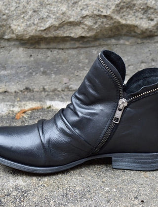 Valentina · Botines de piel con cremallera